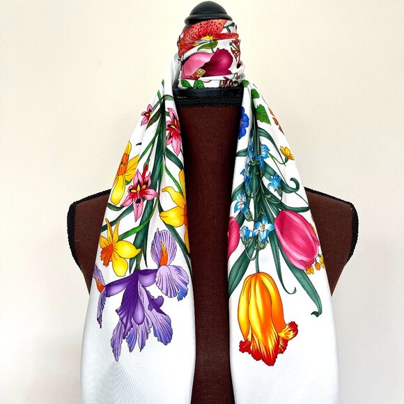 Display #2 Gucci Scarf Iconic Flora Print White Silk Wrap - Picture 13 of 14